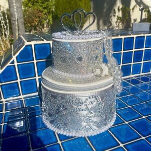 BETSEY JOHNSON SILVER RHINESTONE WEDDING CAKE CROSSBODY PURSE 2024